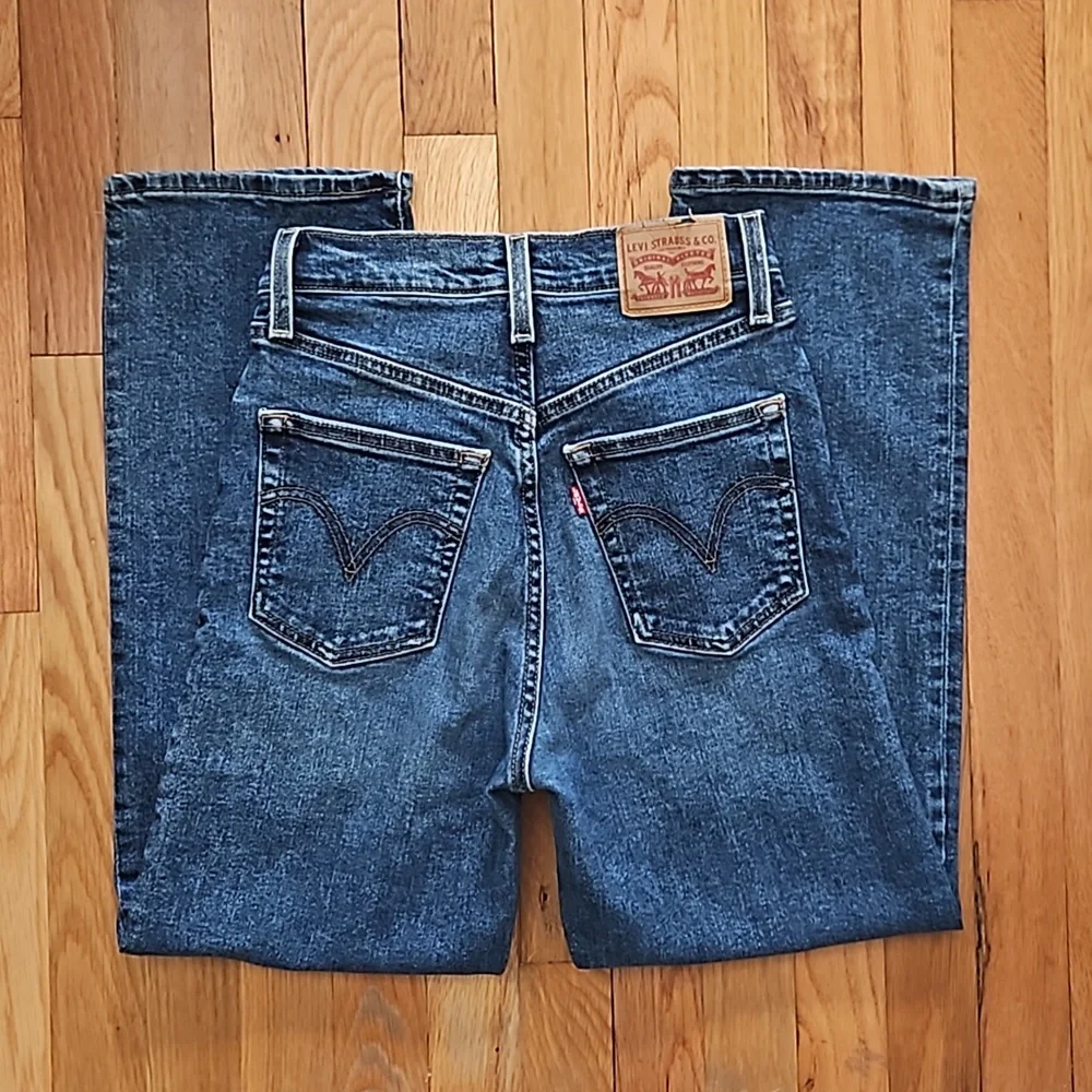 Levi's Women's Mid Blue Straight-Leg Jeans - Picture 7 of 7